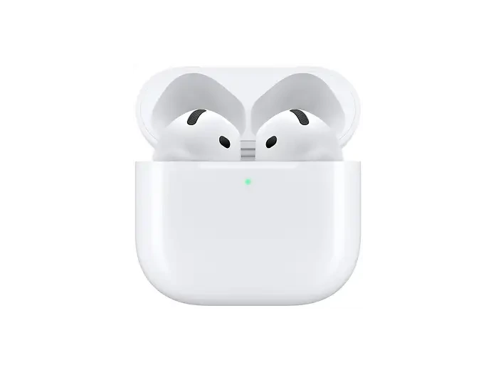 AirPods 4 в зареждащия кейс